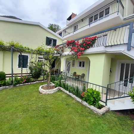 Apartments Simo Petrovac Exterior photo